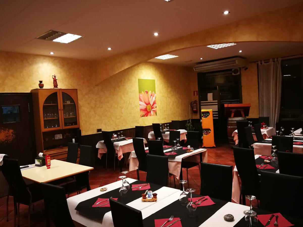 Hostal Escarla Aren 外观 照片